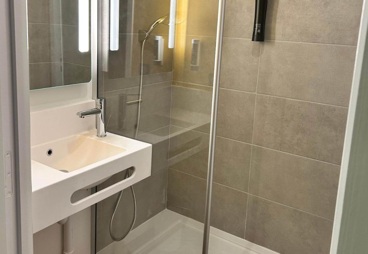 B&B Hotel Massieux Genay Екстер'єр фото